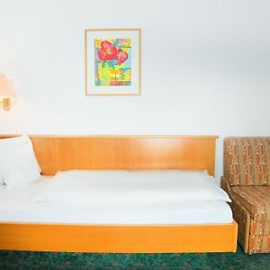 Hotel Gasthof zum Hirsch Wertingen Room photo