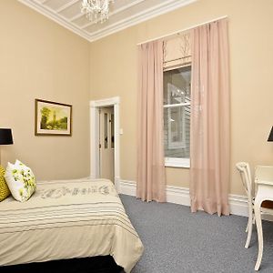 Motel Valmai House Cambridge Room photo