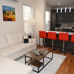 Ferienwohnung Ooohlala! 2 Beds And 2 Full Baths W/Free Parking Newark Exterior photo