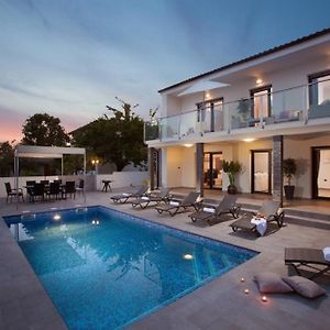 Luxus Villa Grey Soul Mit Pool In Medulin Fuer Bis Zu 10 Personen Exterior photo