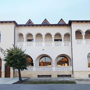 Hotel Hanul Brancovenesc Sambata de Jos Exterior photo