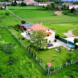 Villa Vivienda Maria Lourdes Brion Exterior photo