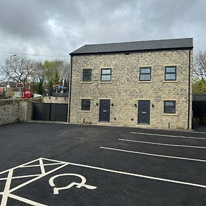 Villa Newly Constructed Town House Next To The Canal Keighley Exterior photo