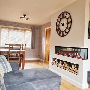 Villa York Street Retreat, Modern Cosy 2 Bed With Garden Dufftown Exterior photo