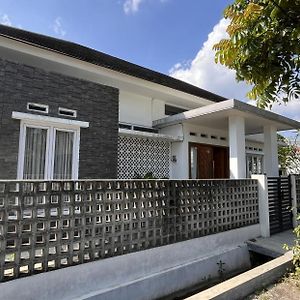 Hotel Sabbi'S House Klaten Exterior photo