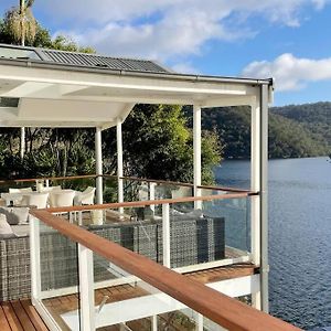 Villa Nine At Berowra Waters, Luxury Waterfront With Hot Tub Berrilee Exterior photo