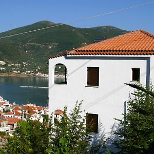 Vardiola Apartments Skopelos Exterior photo