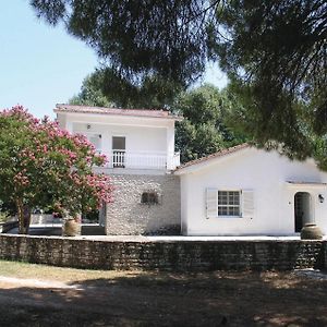 3 Bedroom Cozy Home In Amfilochia Arápis Exterior photo