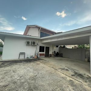 Hotel Labuan Cozy Club House Exterior photo