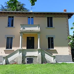 Magnifica Villa In Stile Liberty Con Giardino Near Milano Malpensa Carnago Exterior photo