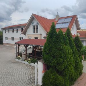 Hotel Orlan Pressburg Exterior photo