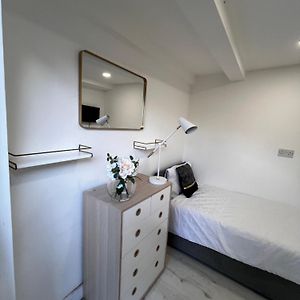 Lovely Ensuite Room In Corby Rockingham Exterior photo