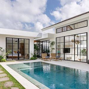 Family Nest Experience Villas Uluwatu Exterior photo