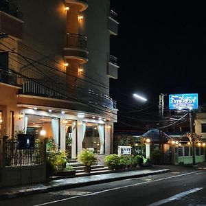 Ritzy House Hotel Chumphon Exterior photo