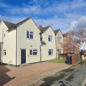 6 Bedroom Spacious Villa Byfleet Exterior photo