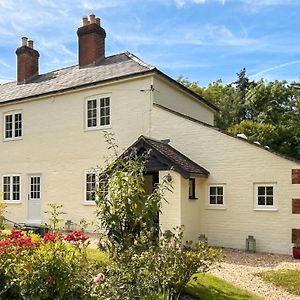 Villa Pigeon Coo Farmhouse Shalfleet Exterior photo