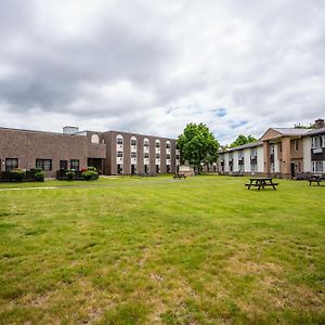 Glengarry Extended Stays Truro Exterior photo