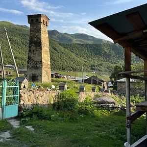 Guesthouse Lirde-Საოჯახო Სასტუმრო Ლირდე Uschguli Exterior photo