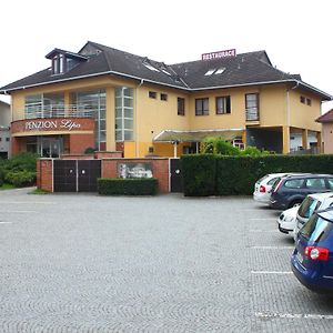 Hotel Penzion Lipa Otrokovice Exterior photo