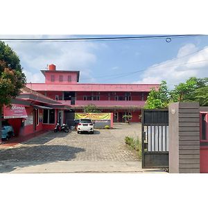 Hotel Reddoorz Syariah Near Jalan Urip Sumoharjo Bandar Lampung Exterior photo