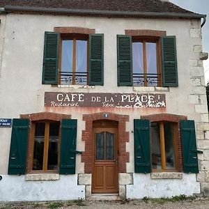 Ferienwohnung L'Ancien Cafe De La Place Saint-Firmin-sur-Loire Exterior photo