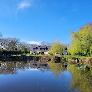 Bed and Breakfast Le Domaine Des Sources Landévant Exterior photo