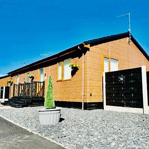 Villa Tulip Cabin With Hot Tub York Exterior photo