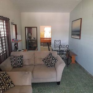 Villa Spacious Central And Convinient Full Ac Feliciano Exterior photo