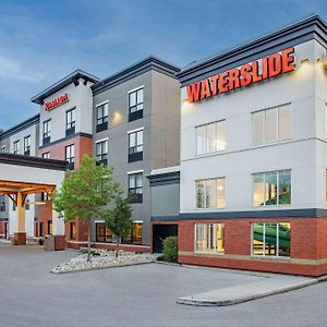 Hotel Ramada By Wyndham Cochrane Exterior photo