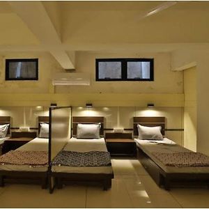 Hotel Night-Halt-Dormitory Ahmedabad Exterior photo