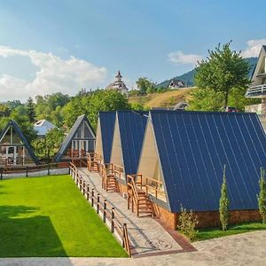 Villa La Casute Luxury Piatra Neamţ Exterior photo