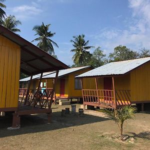 Hotel Mersing Chalet Teluk Sisek Kampung Sisek Exterior photo