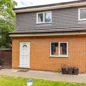 Ferienwohnung Beautiful Flat In Morden Near Wimbledon Exterior photo