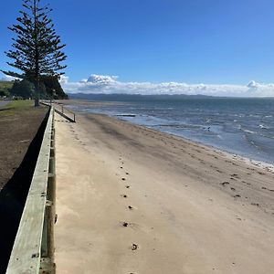 Villa Stunning Beachfront Bach! Manukau Heads Exterior photo