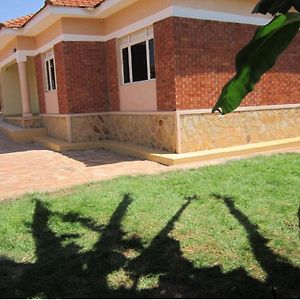 Nice Private 3 Bedroom Holiday Home Entebbe Road Kampala Exterior photo