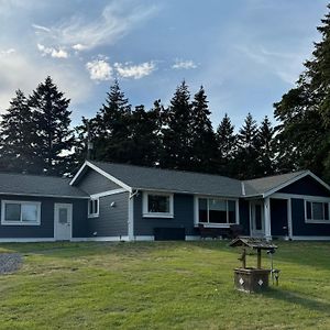 Villa Pond View At Claymore Qualicum Beach Exterior photo