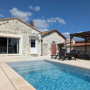 Villa Maison Familiale Avec Piscine Privee Et Grand Jardin - Fr-1-653-266 Magnac-Lavalette-Villars Exterior photo