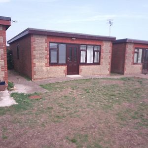 Villa Chalet In Romney Sands With Disabled Access New Romney Exterior photo