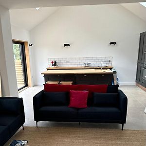 Villa Threshing Barn- Modern 5 Bed, 10 Person, Barn Conversion In A Rural Location With Great Access Silkstone Exterior photo