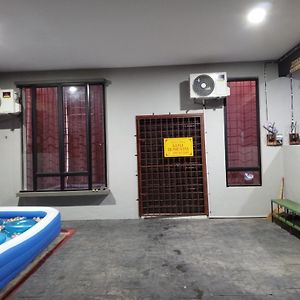 Kijal Homestay Kemasik Exterior photo