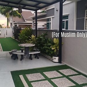 Illa Bella Homestay Jasin Exterior photo