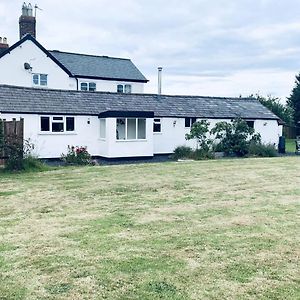 Remarkable 1-Bed Cottage In Chester Exterior photo