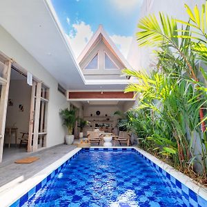 Limited-Time Promo - New 2-Bedroom Villa With Enormous Pool In Canggu Exterior photo