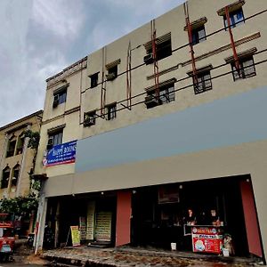 OYO 82030 Hotel Happy Rooms Hyderabad Exterior photo