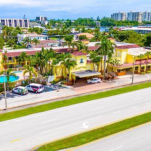 Best Western Plus University Inn Boca Raton Exterior photo