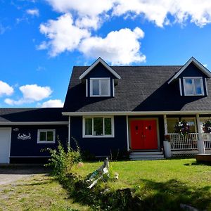 The Blue Cottage B&B Seventy Mile House Exterior photo