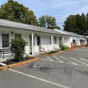 Heart Of The Berkshires Motel Pittsfield Exterior photo