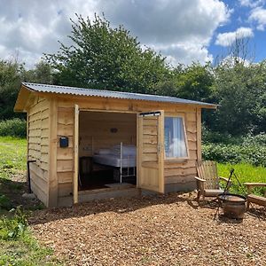 Hotel The Hoppers Hut Weald Exterior photo