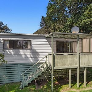 Villa The Treehouse- Whanarua Bay Te Kaha Exterior photo