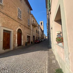 Appartamento Rustico Nel Centro Storico Urbania Exterior photo